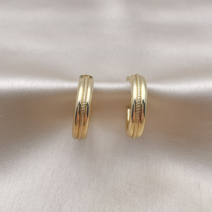 Oro Laminado Medium Hoop, Gold Filled Style Diamond Cutting Finish, Golden Finish