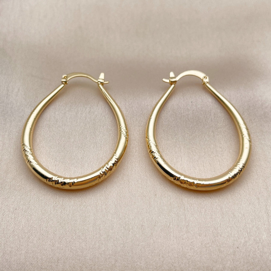 Oro Laminado Medium Hoop, Gold Filled Style Teardrop and Hollow Design, Diamond Cutting Finish, Golden Finish