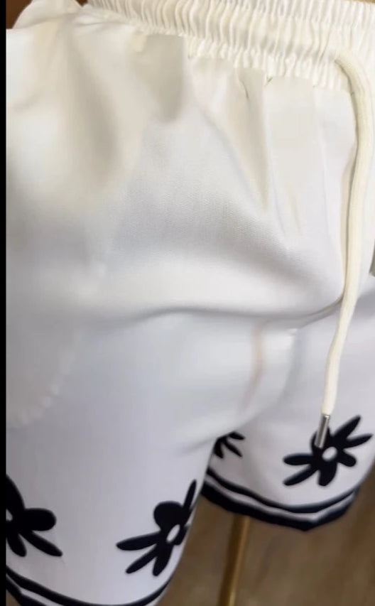 Floral print two-piece set, half-sleeved T-shirt, top and shorts