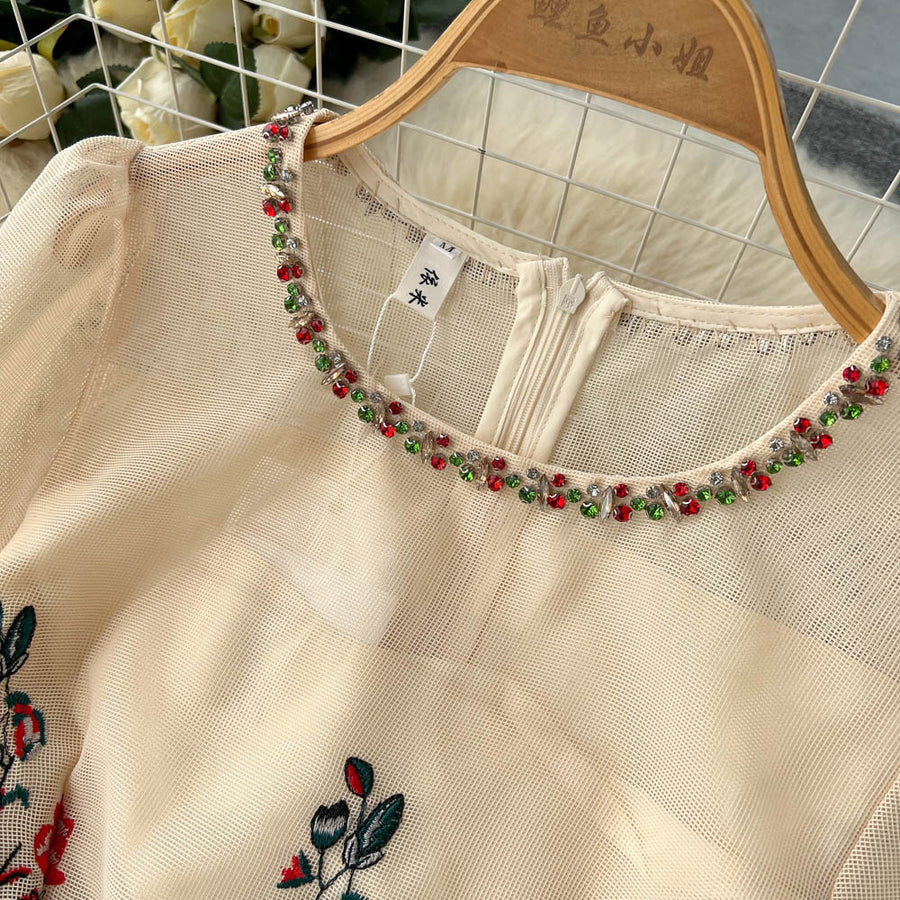 Elegant dress with flower embroidery O-neck and long puff sleeves and high quality belt