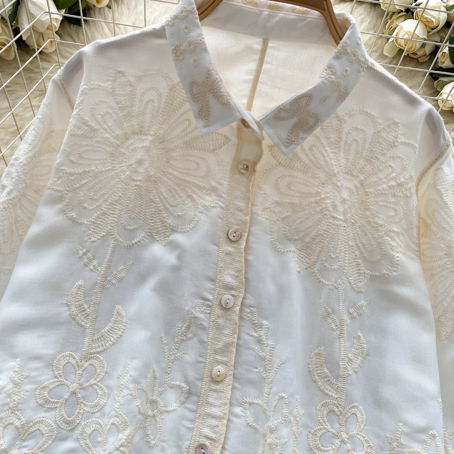 Basic loose long-sleeved polo-neck blouse embroidered with flowers and French-style hook