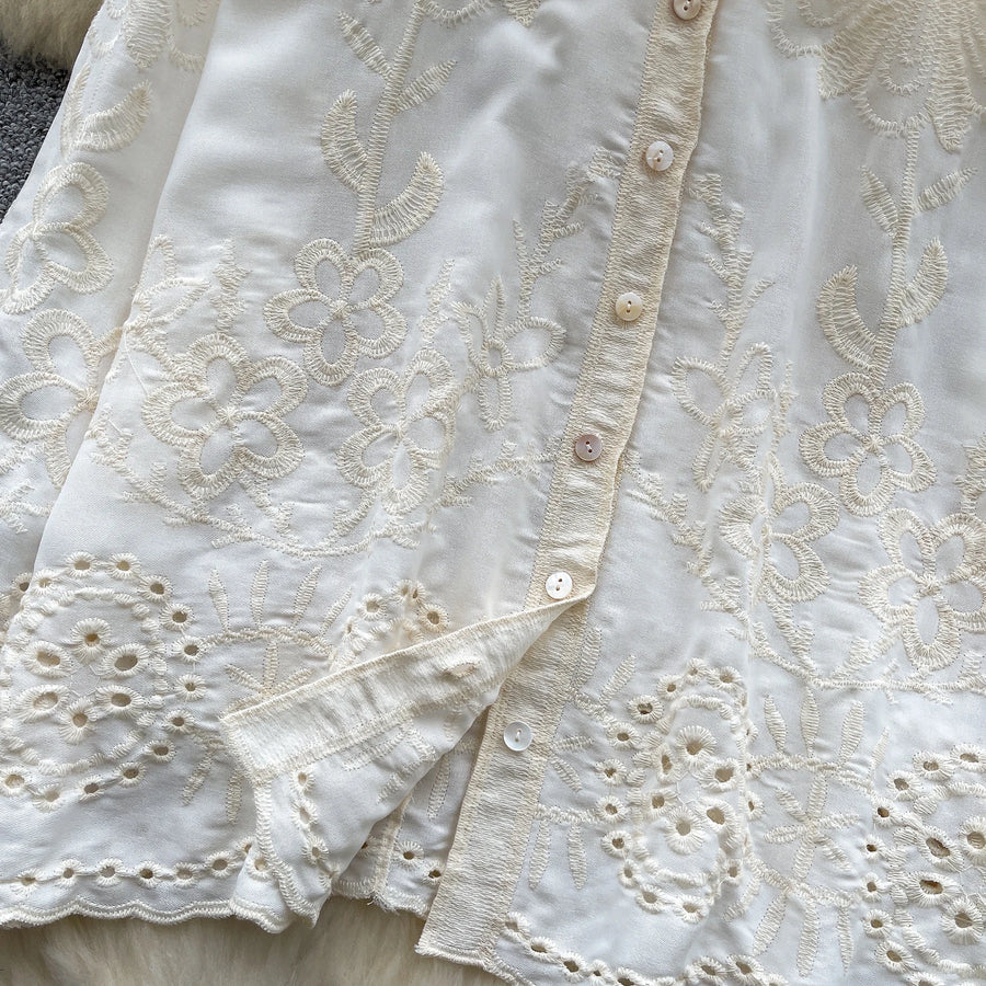 Basic loose long-sleeved polo-neck blouse embroidered with flowers and French-style hook