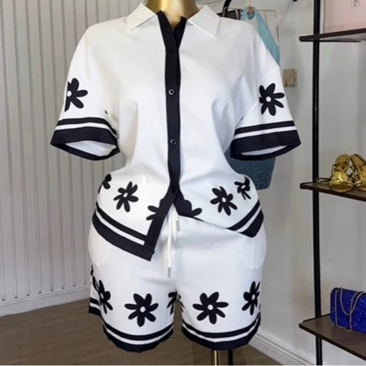 Floral print two-piece set, half-sleeved T-shirt, top and shorts