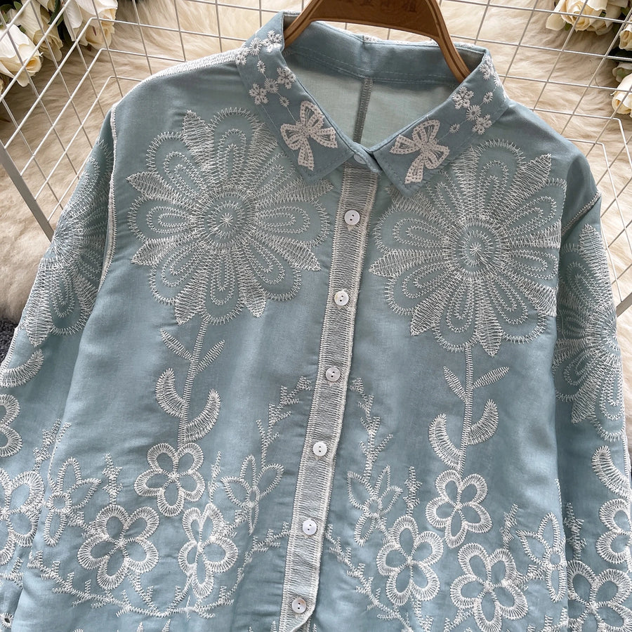 Basic loose long-sleeved polo-neck blouse embroidered with flowers and French-style hook