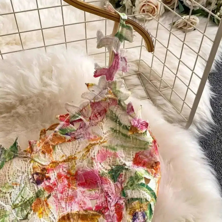 Long dress with open back and sexy A-line cut with high-quality flowers and embroidered lace