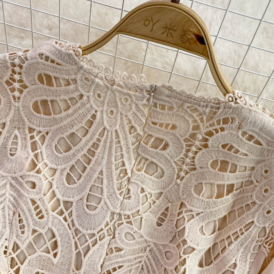 High Quality Lace Round Neck Lantern Sleeve Hook Flower Vintage Dress